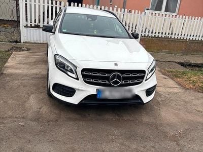 Mercedes GLA220