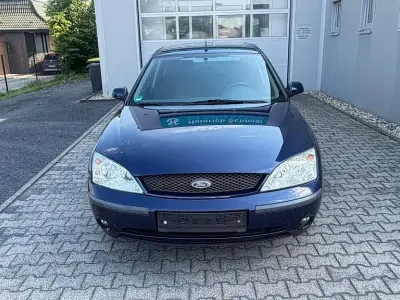 Gebraucht Ford Mondeo Futura 125 PS (91 kW) 2002 Blau Limousine