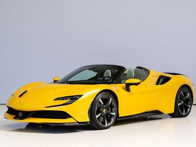 Usata Ferrari SF90 999 CV (734 kW) 2023 Giallo Cabrio