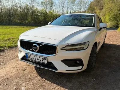 Gebraucht Volvo V60 Momentum 190 PS (139 kW) 2020 Weiß Kombi