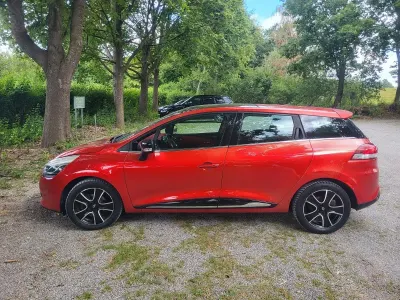 Gebraucht Renault Clio Luxe 90 PS (66 kW) 2014 Rot Kleinwagen