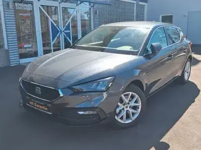 Używany Seat Leon Style 116 KM (85 kW) 2025 Szary Sedan/Limuzyna
