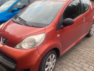Gebraucht Peugeot 107 68 PS (50 kW) 2009 Kleinwagen