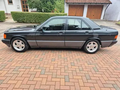 Gebraucht Mercedes 190 109 PS (80 kW) 1990 Schwarz Limousine