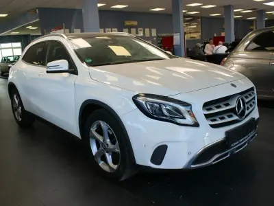 Usata Mercedes GLA200 Urban 156 CV (114 kW) 2019 Bianco SUV