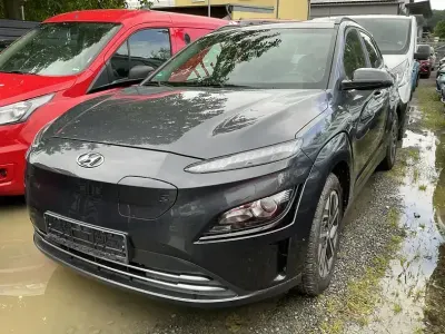 Gebraucht Hyundai Kona Edition 30+ 100 kW (136 PS) 2022 Schwarz SUV