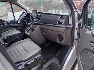 Gebraucht Ford Transit Tourneo Titanium 170 PS (125 kW) 2019 Silber Van / Kleinbus