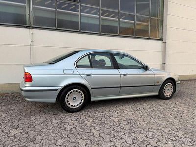 BMW 528