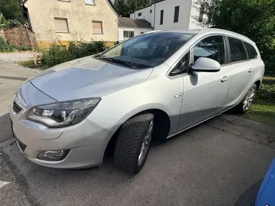 Gebraucht Opel Astra Innovation 125 PS (91 kW) 2012 Silber Kombi