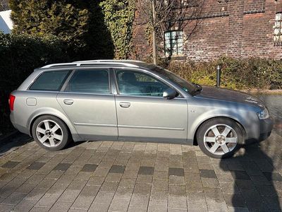 Grau Gebraucht 2001 Audi A4 Kombi | 1.850 €