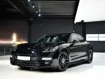 Usata Porsche Panamera 4 Platinum Edition 330 CV (242 kW) 2022 Nero Berlina