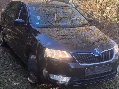 Gebraucht Skoda Rapid Ambition 90 PS (66 kW) 2014 Schwarz Kleinwagen