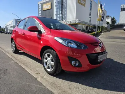 Gebraucht Mazda 2 Center-Line 102 PS (75 kW) 2014 Rot Limousine