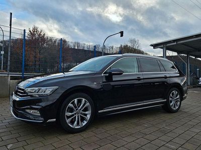 Second-hand VW Passat R-line 200 CP (147 kW) 2022 Negru Break