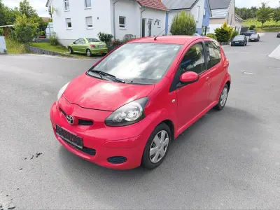 Gebraucht Toyota Aygo 67 PS (49 kW) 2009 Rot Kleinwagen