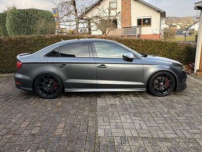 Grau Gebraucht 2015 Audi S3 Sport Limousine | 22.000 € (Etwas zu teuer)