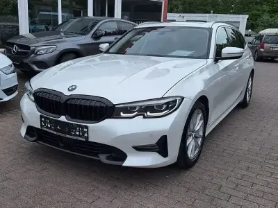 Gebraucht BMW 330 Sport Line 258 PS (189 kW) 2020 Mineralweiss Kombi