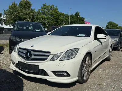 Gebraucht Mercedes E220 170 PS (125 kW) 2010 Calcitweiss  unilack Coupé