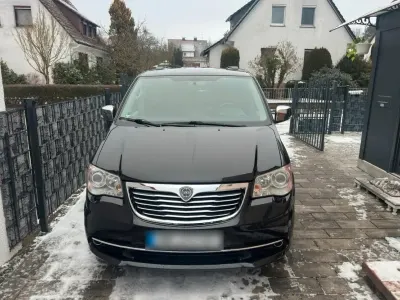 Gebraucht Lancia Voyager Platinum 177 PS (130 kW) 2014 Schwarz Van / Kleinbus