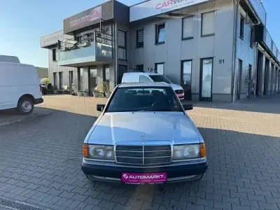 Brugt Mercedes 190 140 HK (102 kW) 1993 Sølv Sedan