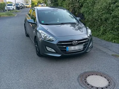 Gebraucht Hyundai i30 110 PS (80 kW) 2015 Grau Limousine