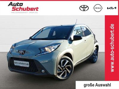 Gebraucht Toyota Aygo X 72 PS (52 kW) 2025 Urban khaki / night sky black SUV