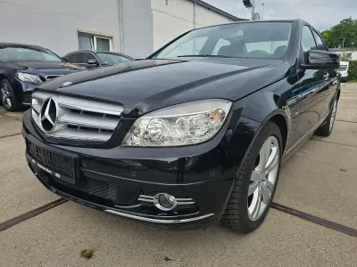 Gebraucht Mercedes C180 156 PS (114 kW) 2010 Obsidianschwarz Limousine