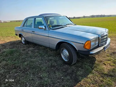 Gebraucht Mercedes E230 136 PS (100 kW) 1984 Blau Limousine