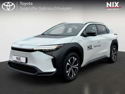 Begagnad Toyota bZ4X Team 150 kW (204 HK) 2025 Vit SUV