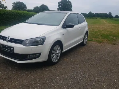 Gebraucht VW Polo Match 60 PS (44 kW) 2013 Weiß Kleinwagen