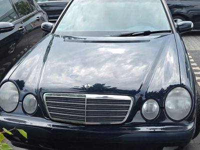 Mercedes E200