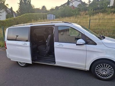 Mercedes V220