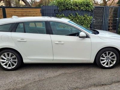 Gebraucht Volvo V60 Summum 150 PS (110 kW) 2016 Weiß Kombi