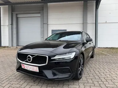 Gebraucht Volvo V60 Momentum 150 PS (110 kW) 2018 Schwarz Kombi