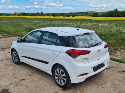 Gebraucht Hyundai i20 YES! Silver 84 PS (61 kW) 2016 Weiß Kleinwagen