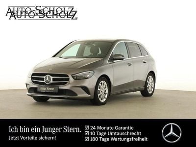 Grau Gebraucht 2020 Mercedes B250 Business Van / Kleinbus | 25.297 € (Guter Preis)