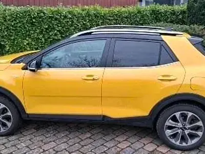 Second-hand Kia Stonic Platinum Edition 120 CP (88 kW) 2020 Galben SUV