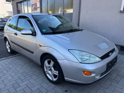 Usado Ford Focus Futura 131 CV (96 kW) 2001 Gris Coupe