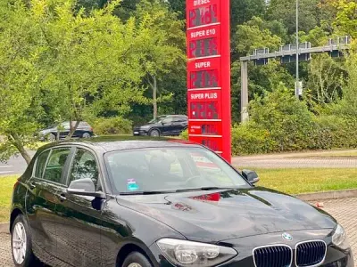 Gebraucht BMW 118 Sport Line 143 PS (105 kW) 2014 Schwarz Kleinwagen