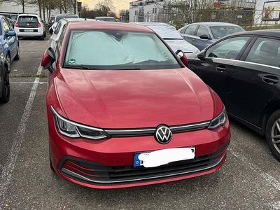 Rot Gebraucht 2021 VW Golf VIII Kombi | 21.000 € (Etwas zu teuer)