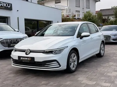 Gebraucht VW Golf VIII 150 PS (110 kW) 2022 Weiß Limousine