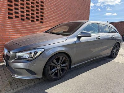 Gebraucht Mercedes CLA180 Shooting Brake Urban 122 PS (89 kW) 2017 Grau Kombi
