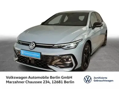 Gebraucht VW Golf VIII R-line 150 PS (110 kW) 2025 Crystal ice blue metallic Limousine