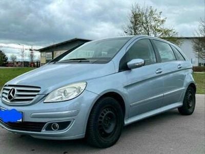 Mercedes B200