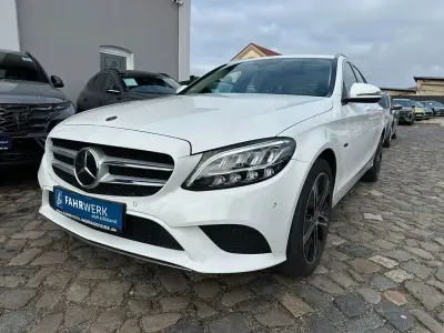 Gebraucht Mercedes C300e Avantgarde 320 PS (235 kW) 2021 Weiß Limousine