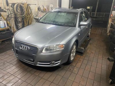 Grau Gebraucht 2006 Audi A4 Kombi | 2.350 €