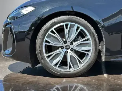Gebraucht Audi A5 Ambiente 204 PS (150 kW) 2024 Mythosschwarz metallic Kombi