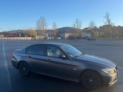 Gebraucht BMW 318 102 PS (75 kW) 2008 Grau Limousine