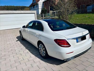 Gebraucht Mercedes E220 194 PS (142 kW) 2019 Weiß Limousine