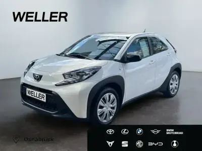 Neu Toyota Aygo X Business Edition 72 PS (52 kW) 2025 Weiss SUV